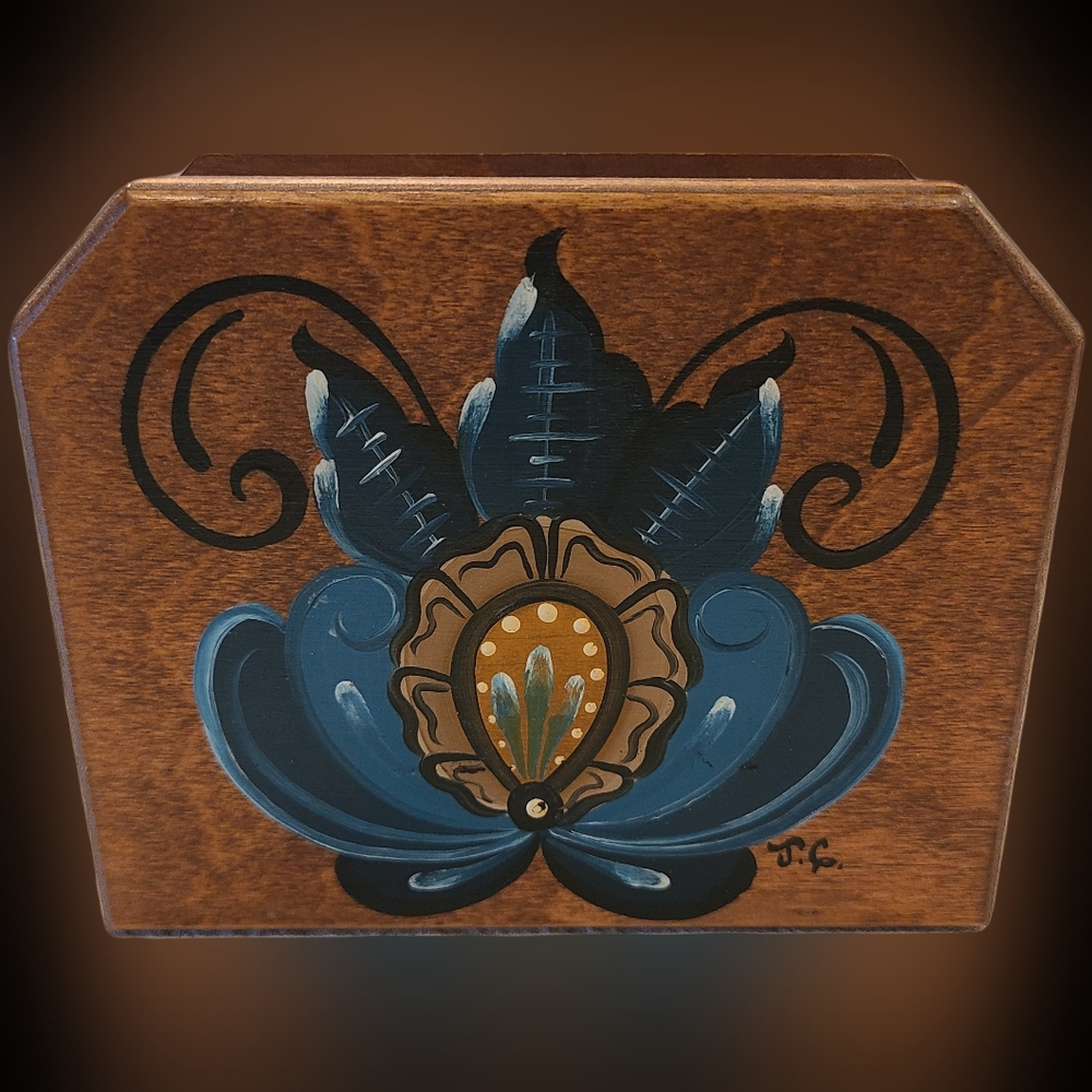 Norwegian rosemaling napkin or letter holder